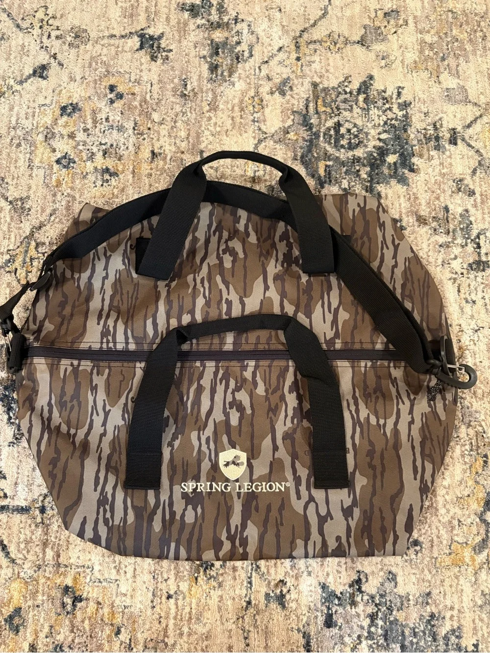 NWOT Spring Legion Camoflauge Duffle Bag Hunting Carry On Bag Adjustable Strap
